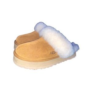 UGG woman’s slippers size: 7/71/2 platform original color